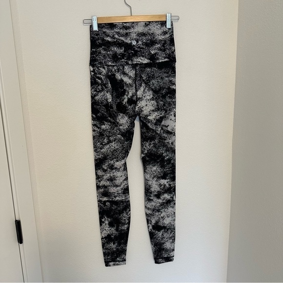 Lululemon Wunder Under Super High-Rise Leggings Jacquard Black & White Size 6 - Picture 9 of 11